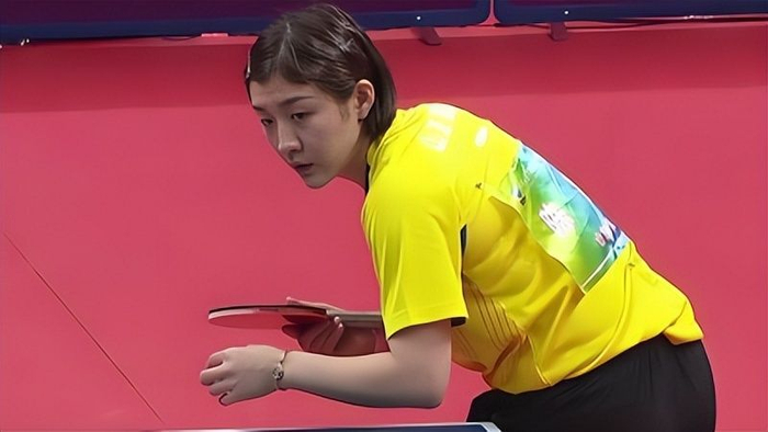 足球比分-《全民学乒乓发球篇》第6集：正手奔下旋发球动作要领|长球|手腕|技巧|对手|速度_新浪体育_新浪新闻