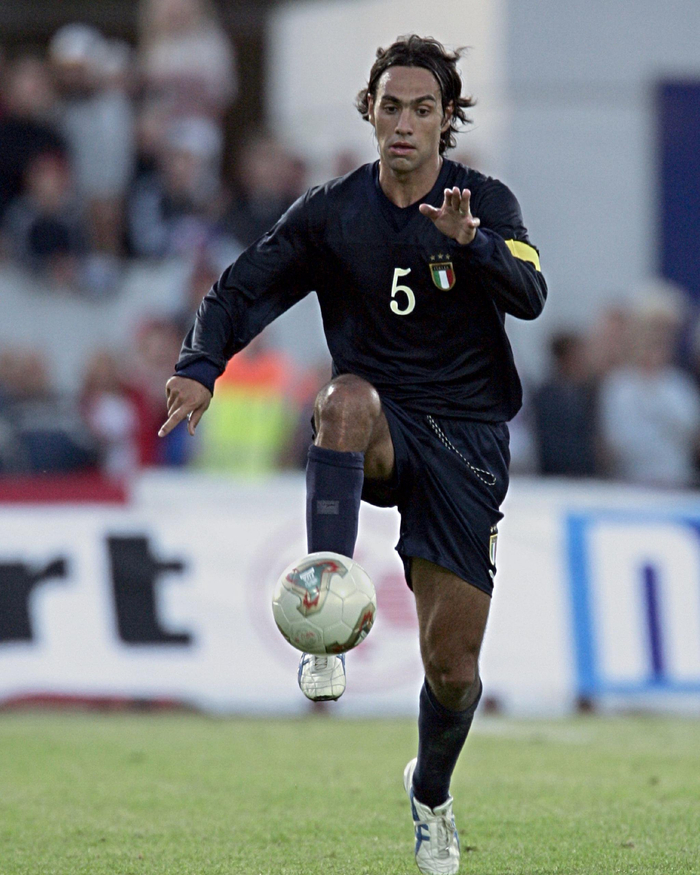 足球推荐-意大利国家队内斯塔老照片曝光|AC米兰|名宿|ac米兰_新浪体育_新浪新闻