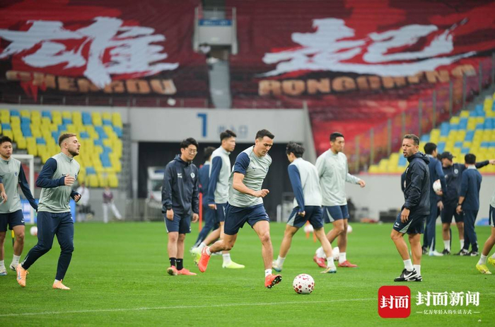 赢体育-重回凤凰山“战旧主”！成都蓉城前队长周定洋：这对我来说非常特别|中超|成都蓉城足球俱乐部|比赛|球队|球迷_新浪新闻