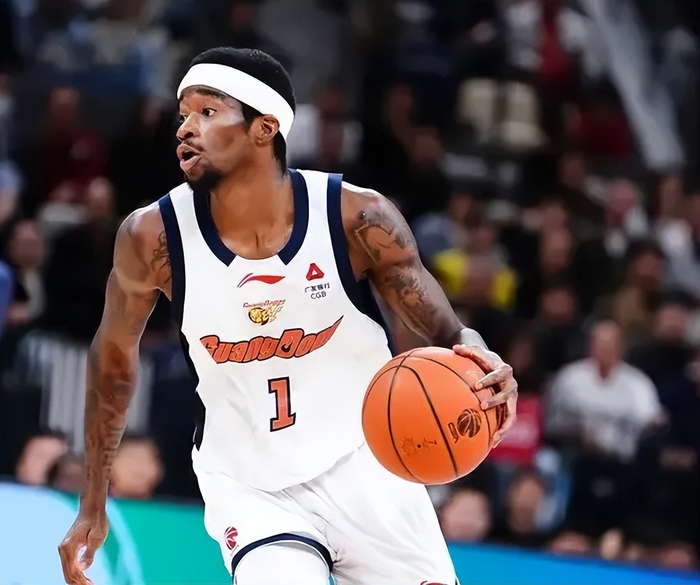 足球比分-广东只靠外援得分不是首次了！本土球员集体迷失，杜锋真该反思了|球队|奎因|徐杰|家政|奇葩_新浪体育_新浪新闻